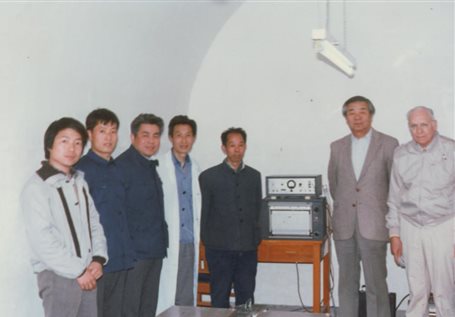 1985郭教授與Ostreim在白家疃山洞