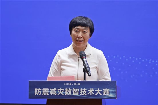 主辦單位地球所所長(zhǎng)李麗研究員致辭